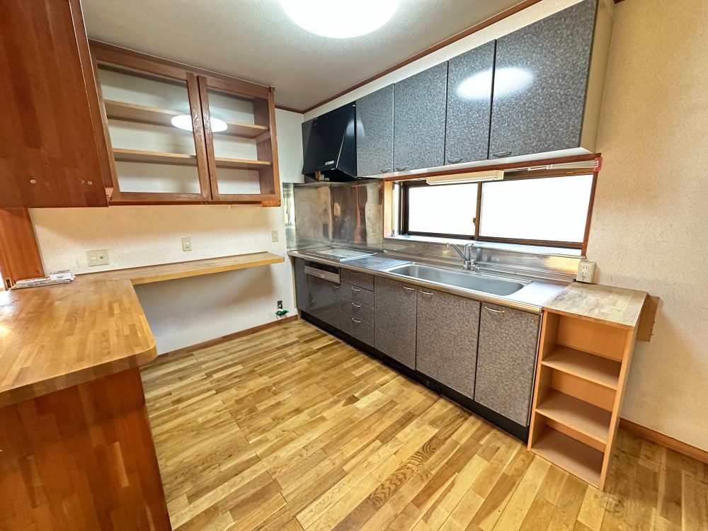 東御市 和 2階建 ５ＬＤＫ 中古一戸建て