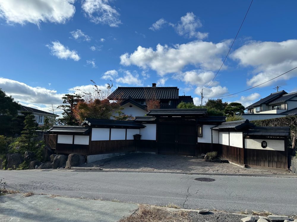 東御市 和 2階建 ５ＬＤＫ 中古一戸建て