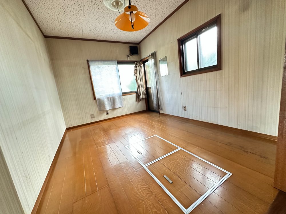 千曲市 大字若宮（戸倉駅） 2階建 ６ＬＤＫ　中古一戸建て