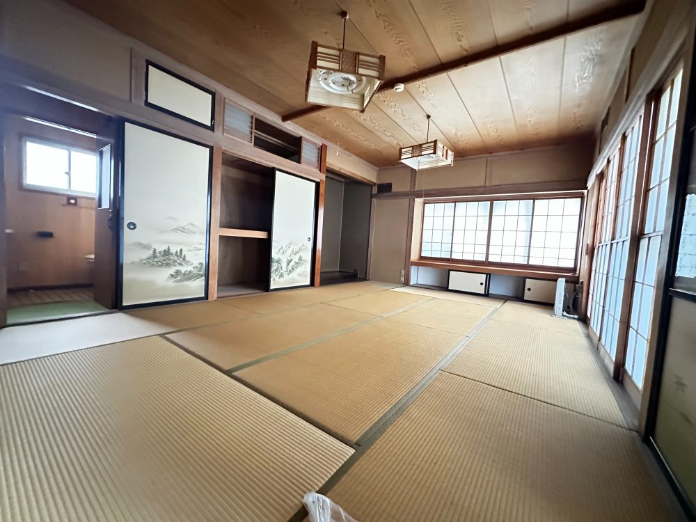 千曲市 大字若宮（戸倉駅） 2階建 ６ＬＤＫ　中古一戸建て